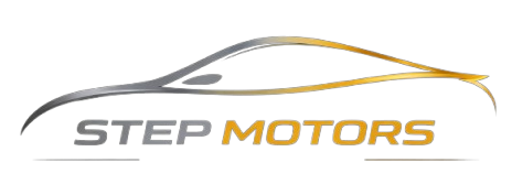 Logo firmy Step Motors z motywem samochodu.
