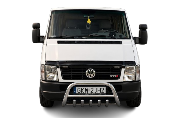 Biały van Volkswagen z tablicą rejestracyjną GKW 2JH2.